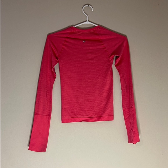 Women's Swiftly Tech Lululemon long sleeve shirt - Picture 2 of 2
